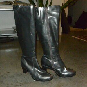Size 6 Metallic Gray Boots